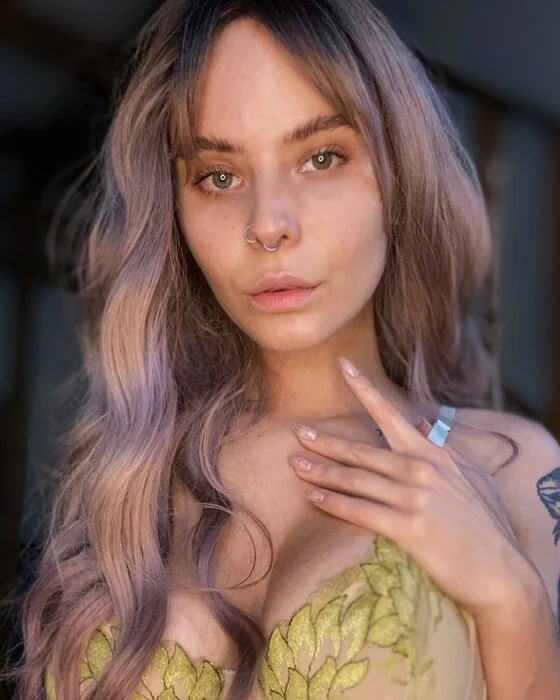 Eva Mariya OnlyFans profile