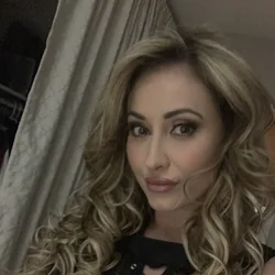 Eva Notty OnlyFans elegant creator