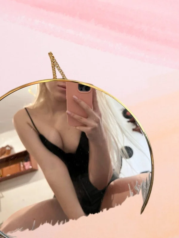 Eveline OnlyFans Creator Eveline OnlyFans creator with a cozy profile