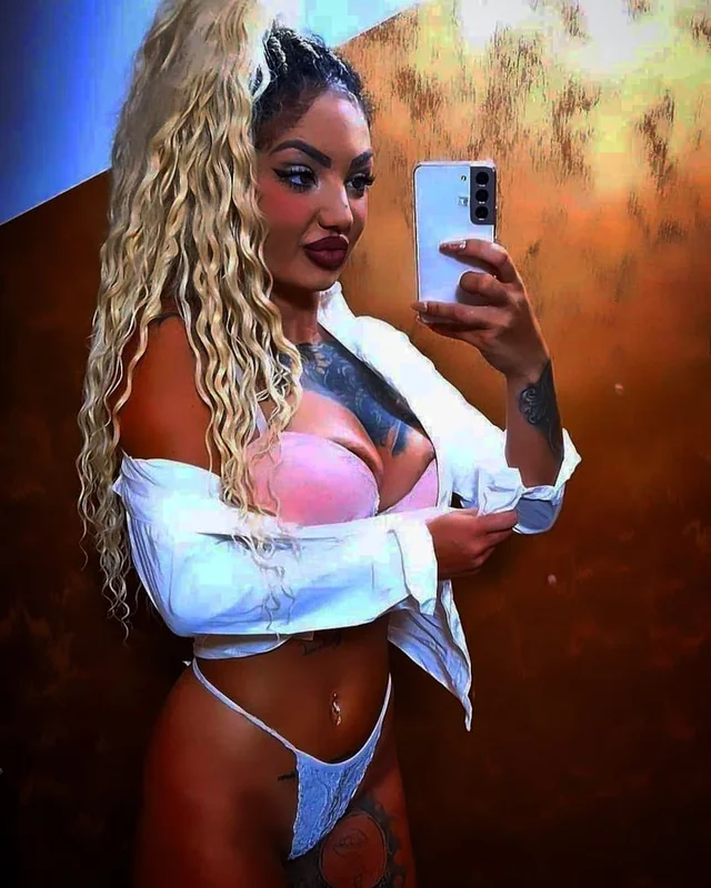EVELINA CHIVU OnlyFans official profile with sexy content.