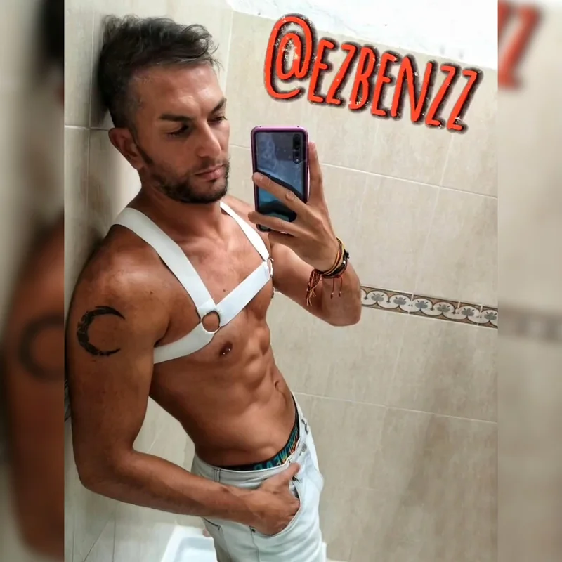 Ezbenzz OnlyFans creator with exclusive content