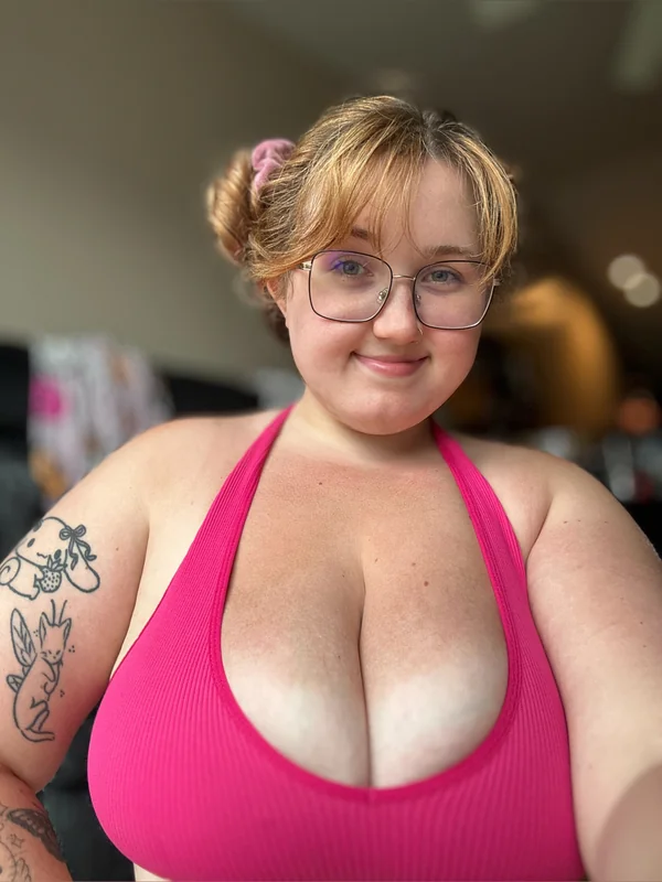 Fae on OnlyFans showcasing her exclusive content