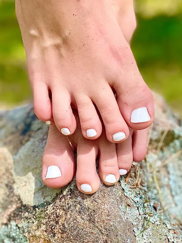 Feet_to_treat OnlyFans Profile Feet_to_treat OnlyFans outdoor foot photography
