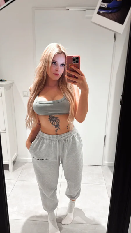 Feliz Nicole Feliz Nicole OnlyFans Glamorous Creator