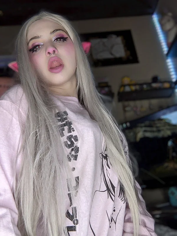 Finaru OnlyFans creator with kink-friendly cosplay
