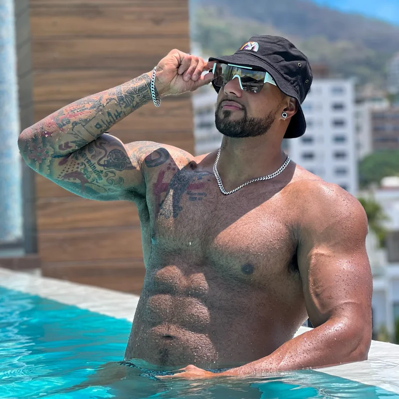 Fitnesspapi on OnlyFans showcasing exclusive content.