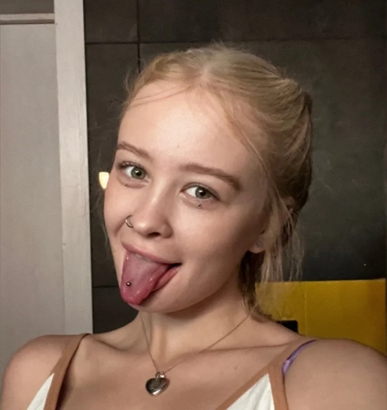 Fleamx OnlyFans creator with vibrant personality