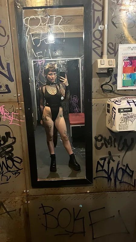 L - OnlyFans Creator Profile Picture