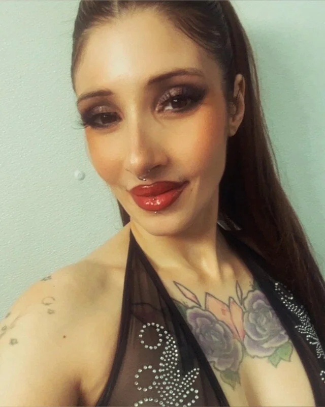 Frenchyy0o OnlyFans Profile Frenchyy0o OnlyFans profile with tattooed appearance
