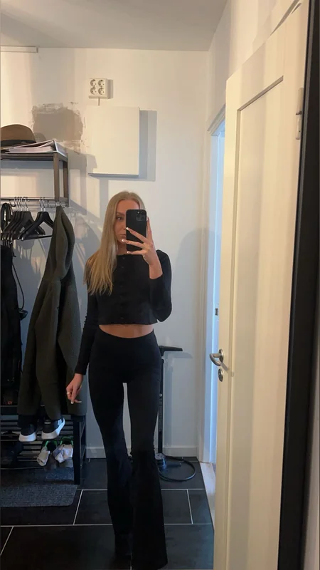 Frida OnlyFans blonde creator