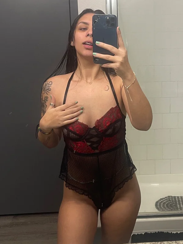 Gabi OnlyFans curvy tattooed creator