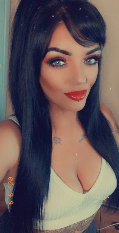 Gemlou72 OnlyFans creator with captivating content