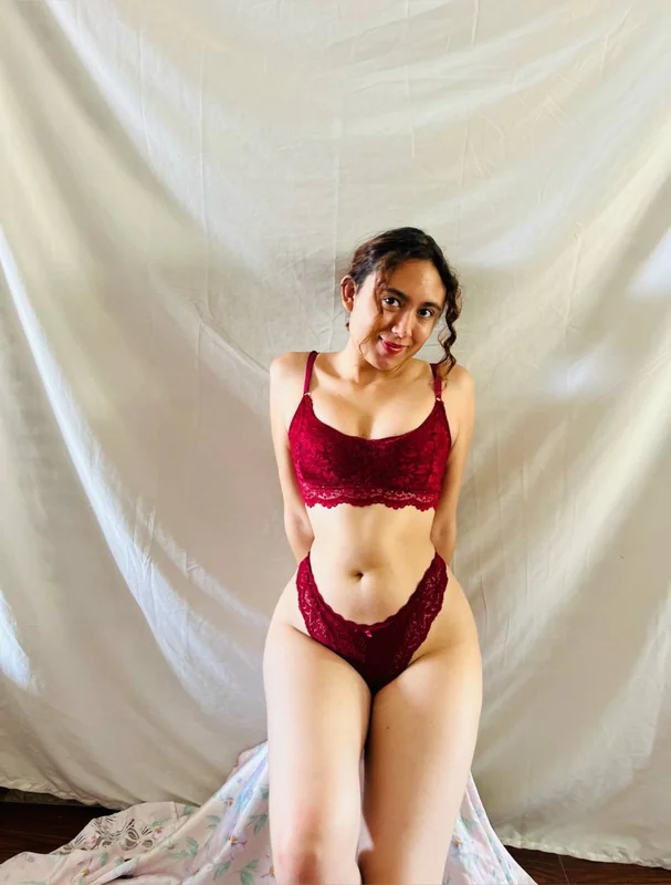 Genevieve FREE OnlyFans Profile Genevieve FREE OnlyFans erotic content creator