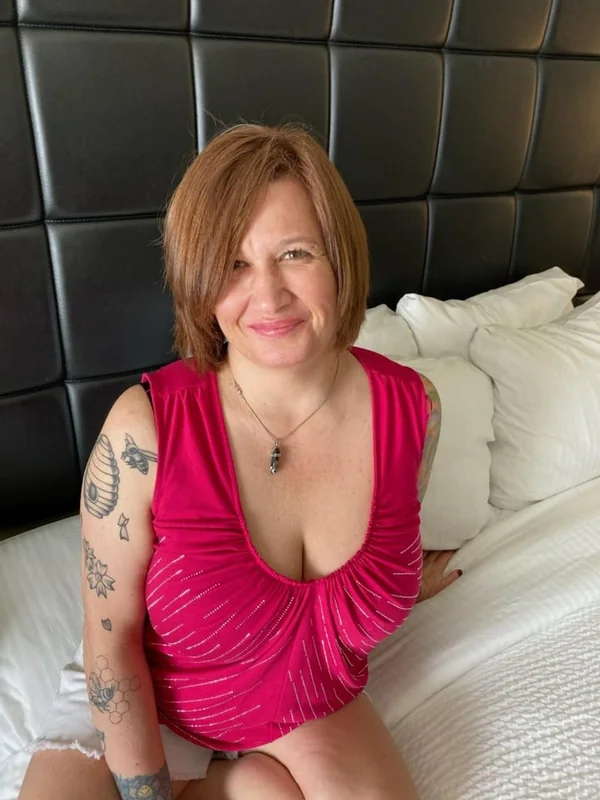 Ginger515bella OnlyFans curvy brunette