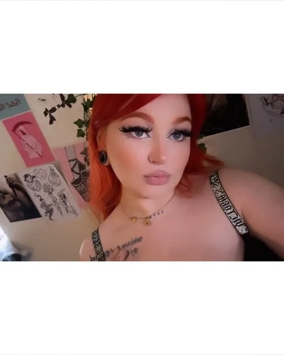 Gingerbellexo OnlyFans Creator Gingerbellexo OnlyFans red-haired tattooed creator