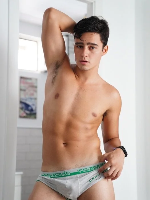 Giooocs OnlyFans Profile Giooocs OnlyFans performer with beautiful girls