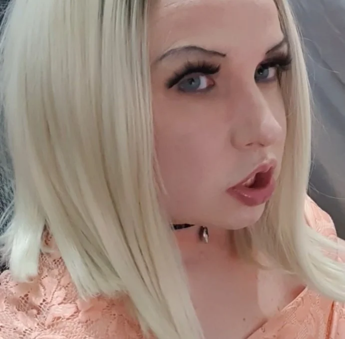 Girlycock OnlyFans Profile Girlycock OnlyFans creator with a playful style.