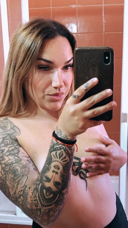Glez28 on OnlyFans exclusive content creator