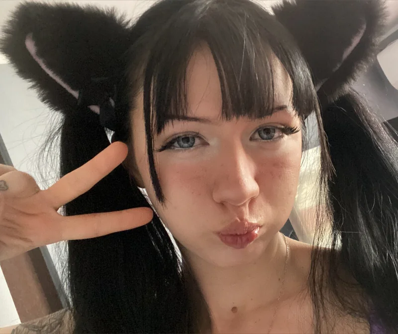 Lavi OnlyFans Profile Lavi OnlyFans goth creator with captivating photos