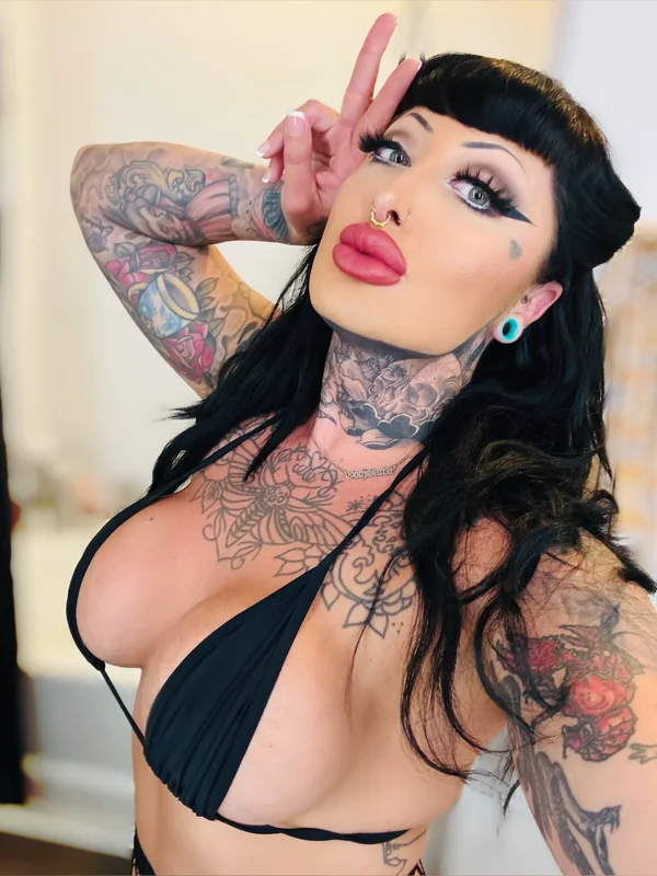 Gothbarbie OnlyFans Profile Gothbarbie OnlyFans Big Titty Goth Girlfriend