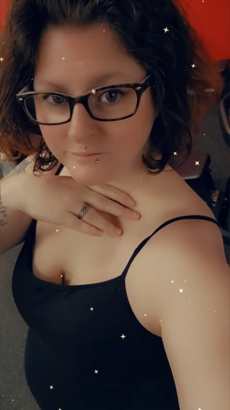 Gabrielle Powles OnlyFans creator with glasses