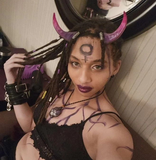 Aelin Blue OnlyFans goth princess with piercings