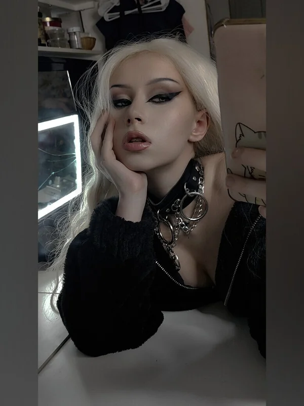 Gxthy OnlyFans blonde goth creator