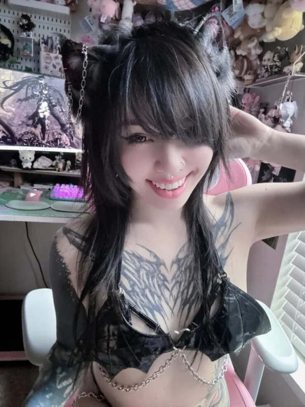 Filipina long tongue pup - OnlyFans Creator Profile Picture