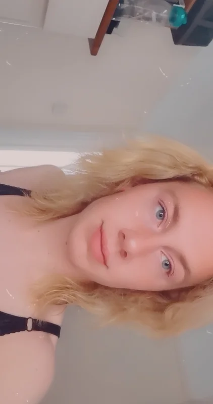 Hannahkitchener on OnlyFans, a bi trans creator.