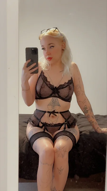 HC OnlyFans tattooed creator