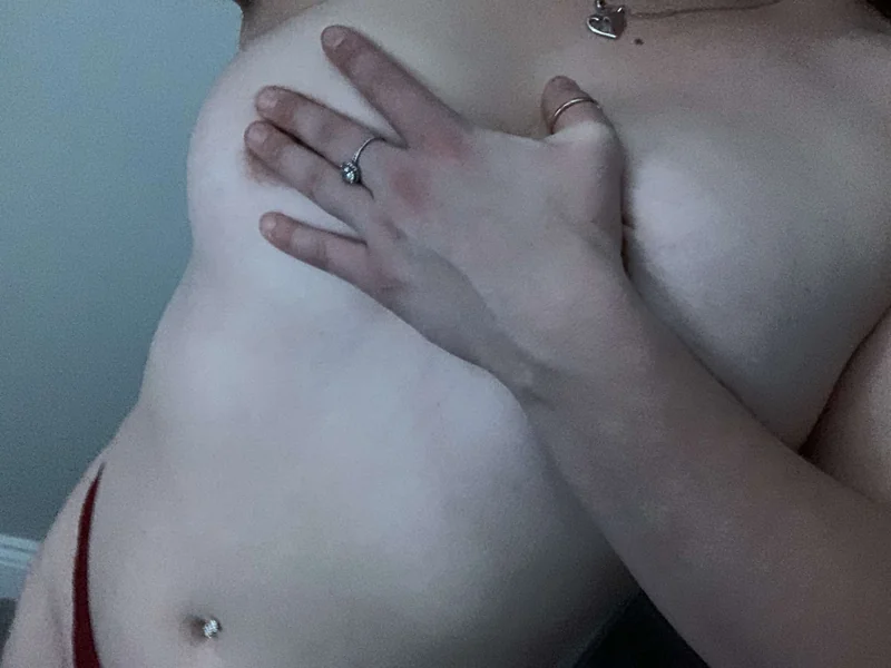 EtherealHolly😍 OnlyFans model with stunning content