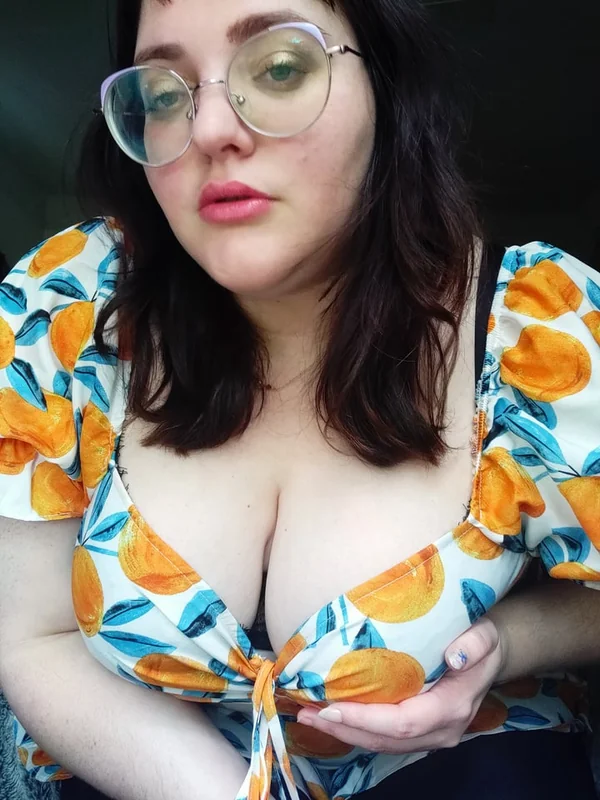 Honeysuckle OnlyFans creator with fun personality