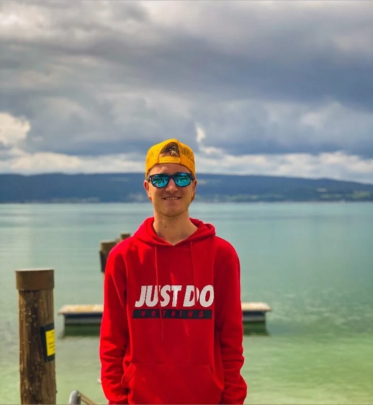 Horneyboy98 OnlyFans creator with exclusive content