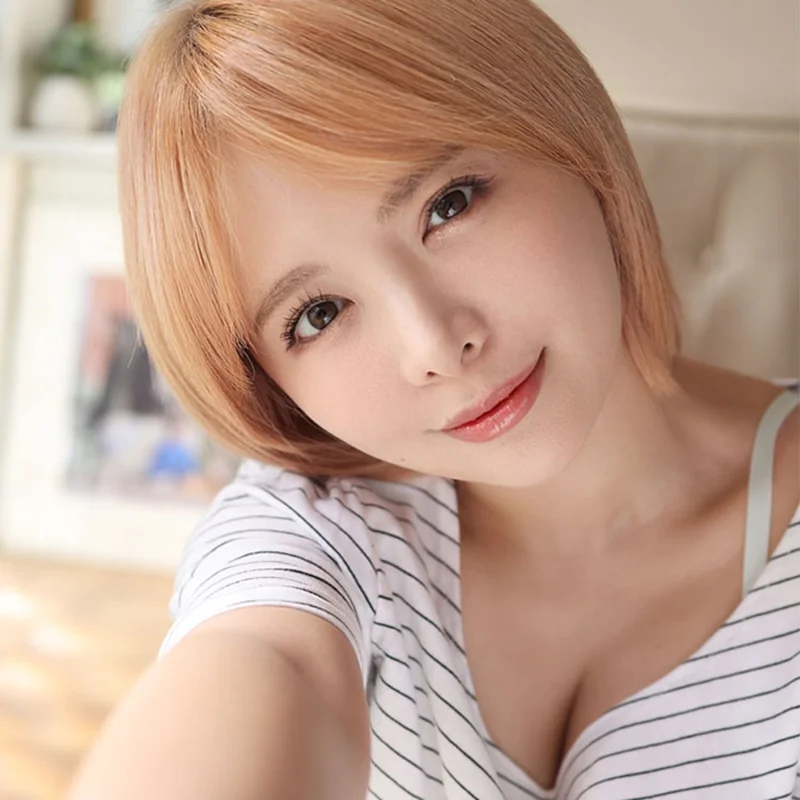 Rika Hoshimi OnlyFans creator with artistic flair