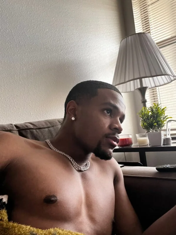 Hotboyrello OnlyFans athletic male creator