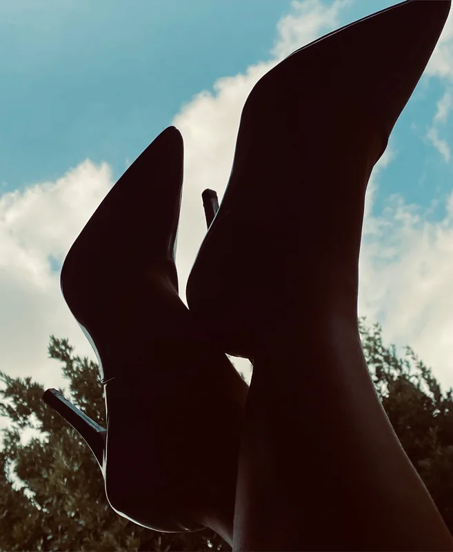 Hotfeet OnlyFans Creator Hotfeet OnlyFans creator with a foot fetish theme