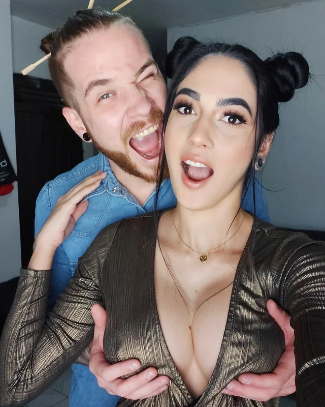 HotKingAndQueen OnlyFans Profile HotKingAndQueen OnlyFans couple profile with vibrant content