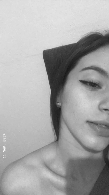 Flor OnlyFans Profile Flor OnlyFans Creator with seductive charm