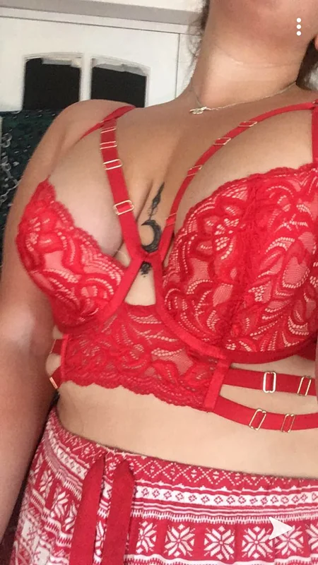 Alaska OnlyFans creator with exclusive content