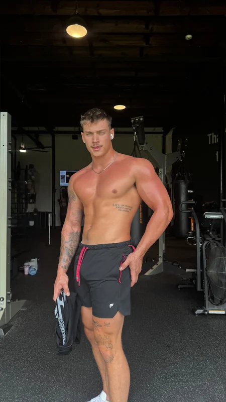 Hungodey OnlyFans fit model