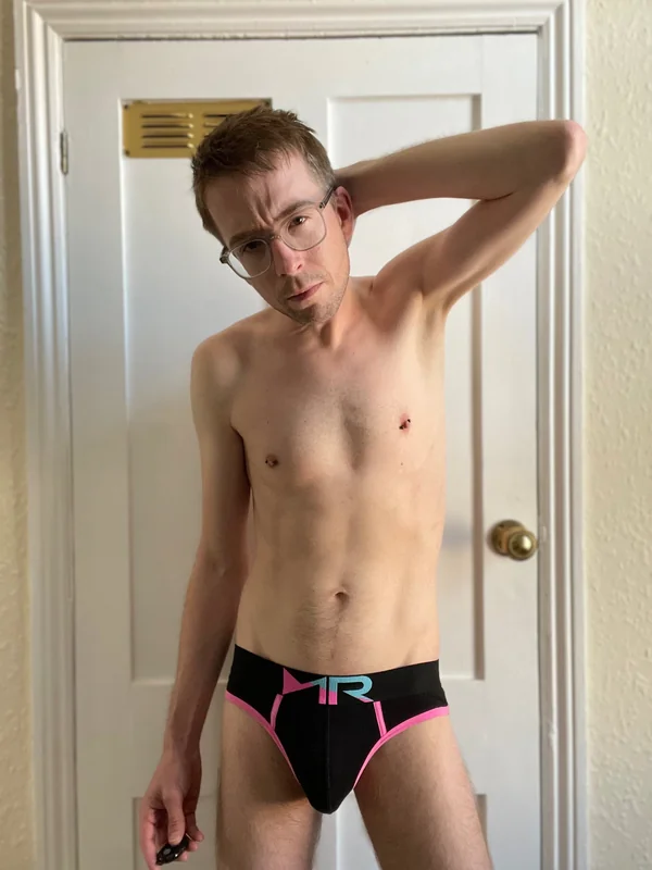 Hungverbris OnlyFans gay boy creator from the UK