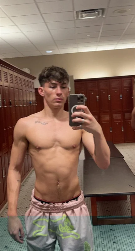 Huntercoxs OnlyFans creator with exclusive content