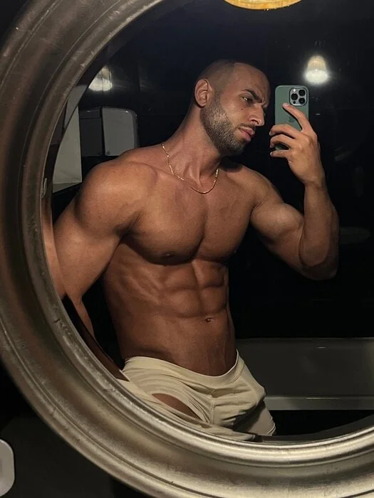 Iamraaz OnlyFans Profile Iamraaz OnlyFans athletic male creator