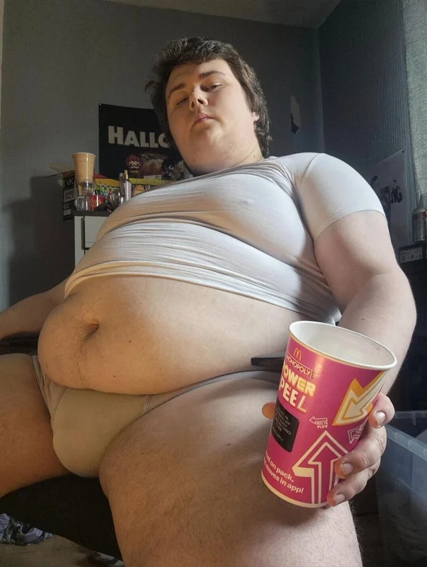 Mace OnlyFans Profile Mace OnlyFans creator sharing belly pics