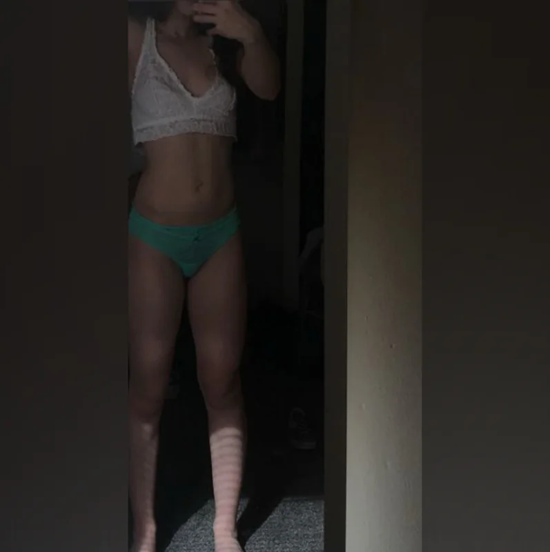 Mia Love OnlyFans Profile Mia Love OnlyFans Slim Brunette