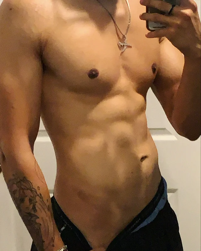 Imadamfire on OnlyFans showing off his body