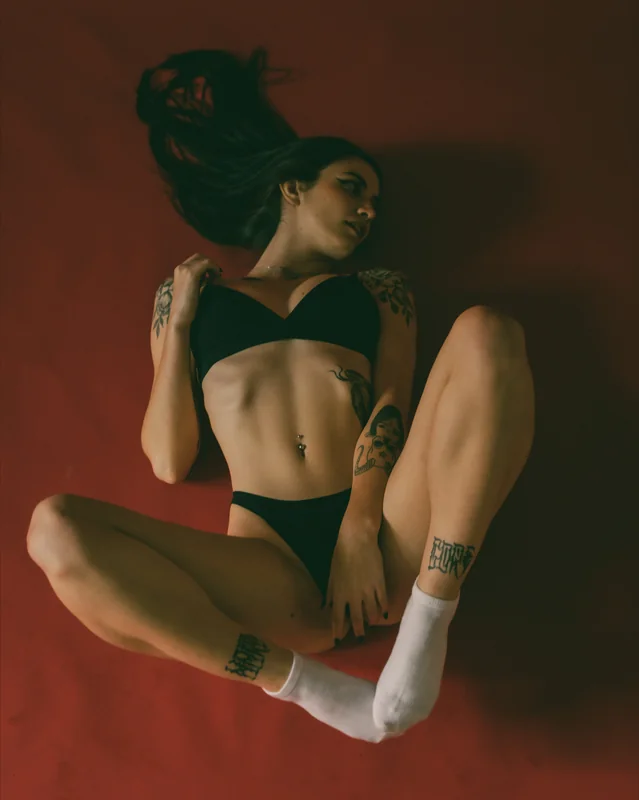 inseniity OnlyFans brunette creator with piercings