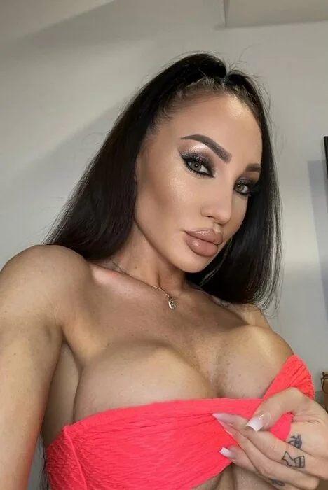 Isabella Black - OnlyFans Creator Profile Picture