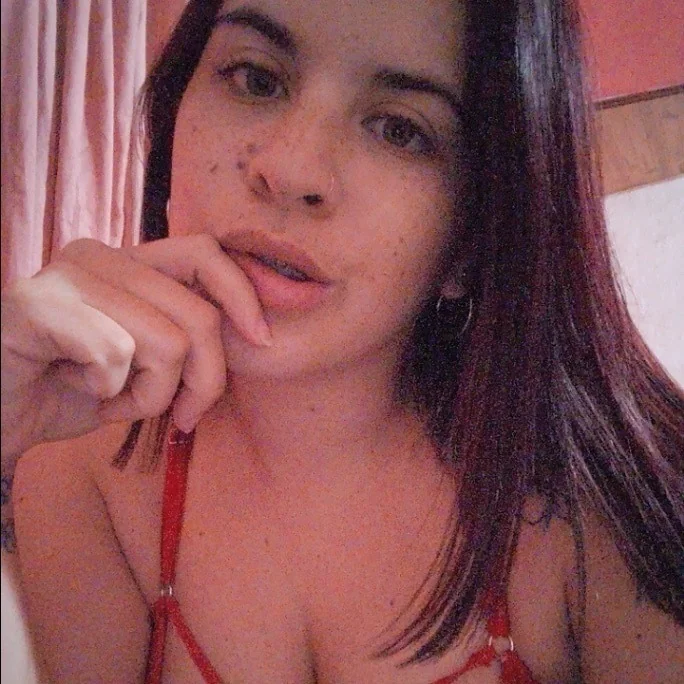 Isla Aquino OnlyFans brunette creator