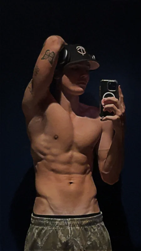Aiden OnlyFans Profile Aiden on OnlyFans showcasing playful content